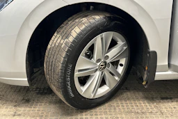 harmaa Volkswagen Golf 2024 kuva 10.