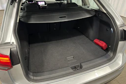 harmaa Volkswagen Golf 2024 kuva 30.