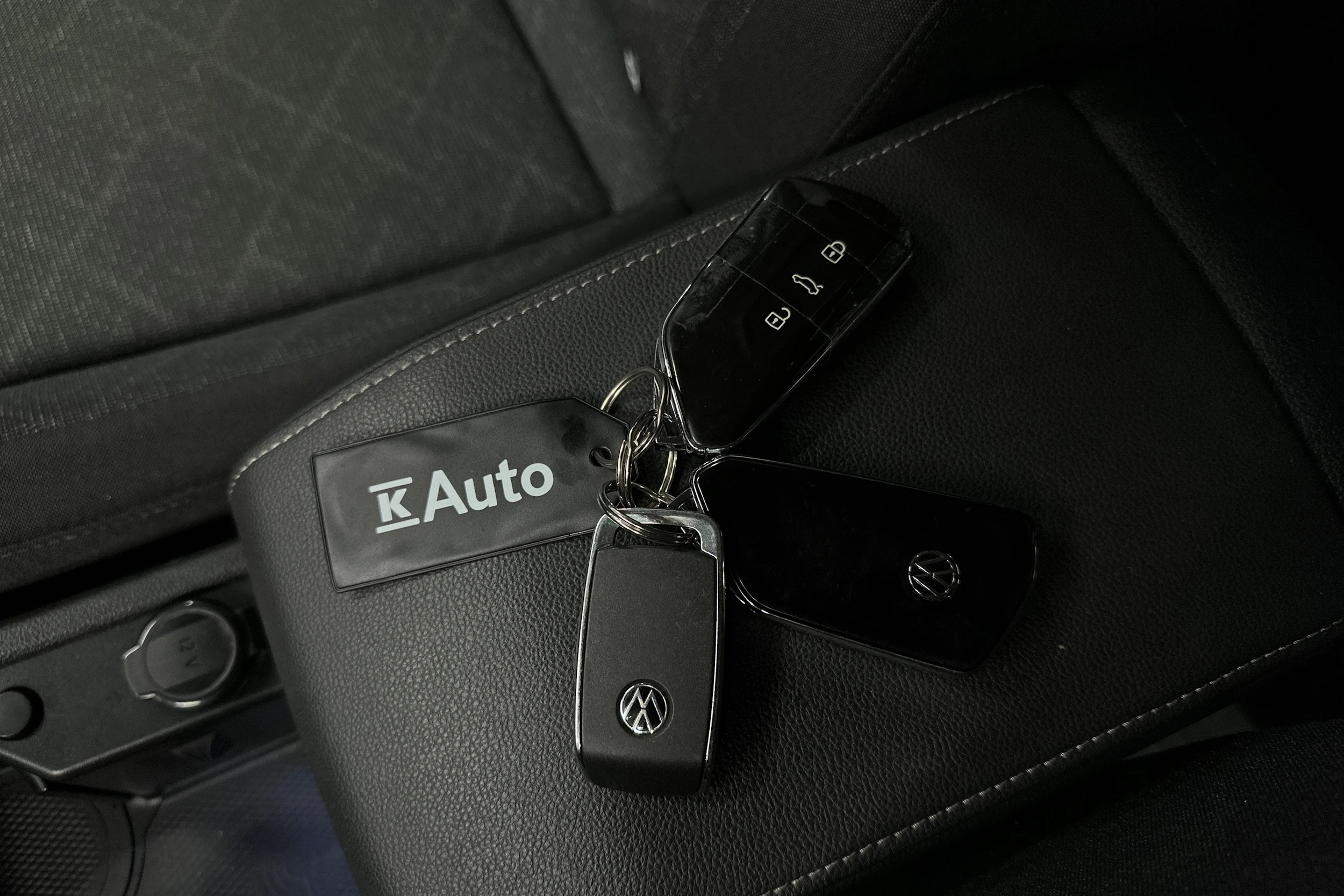 harmaa Volkswagen Golf 2024 kuva 32.