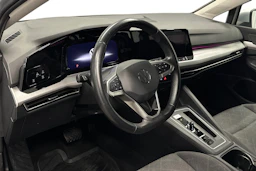 harmaa Volkswagen Golf 2024 kuva 6.