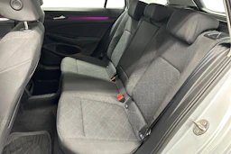 harmaa Volkswagen Golf 2024 kuva 8.