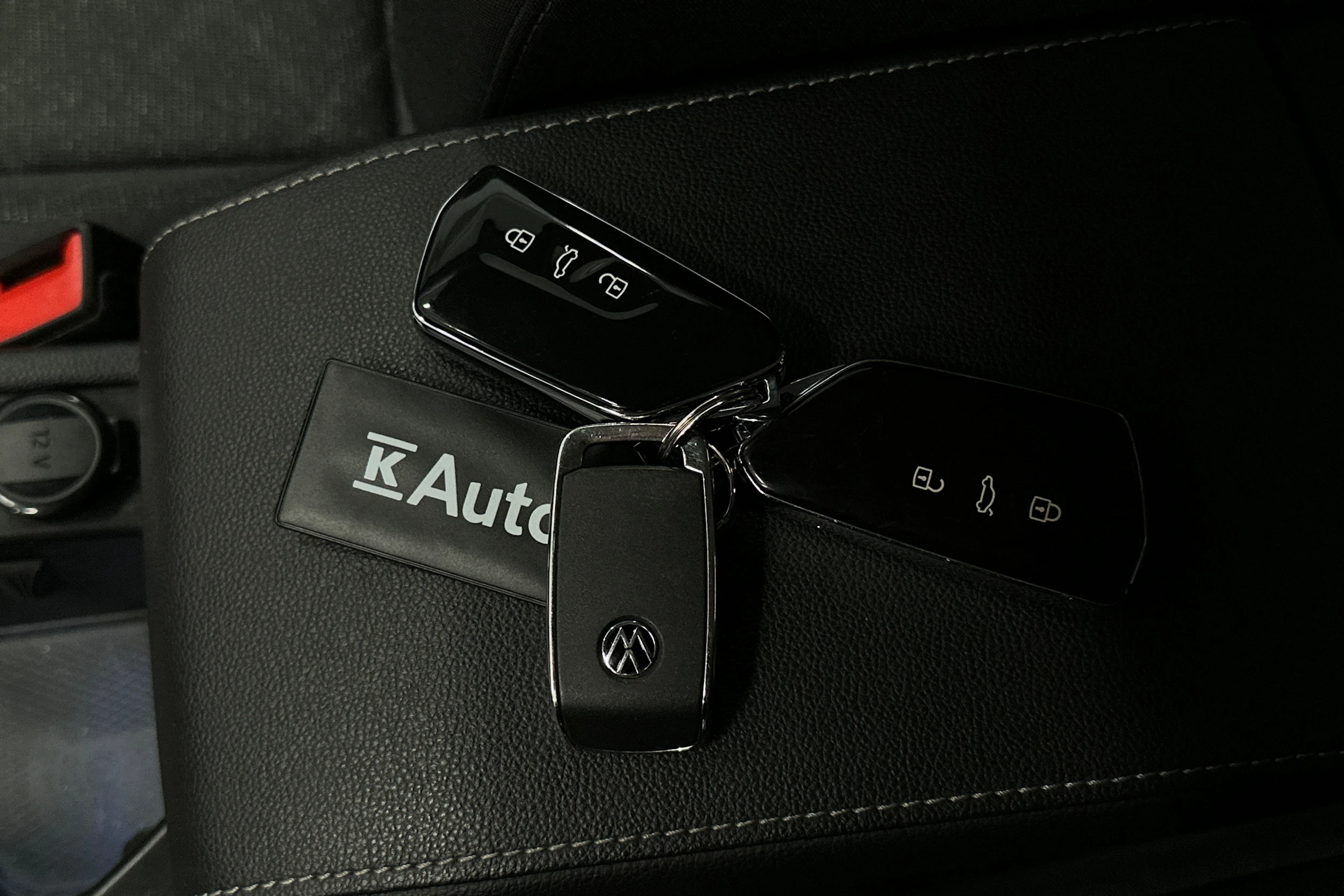 harmaa Volkswagen Golf 2024 kuva 33.
