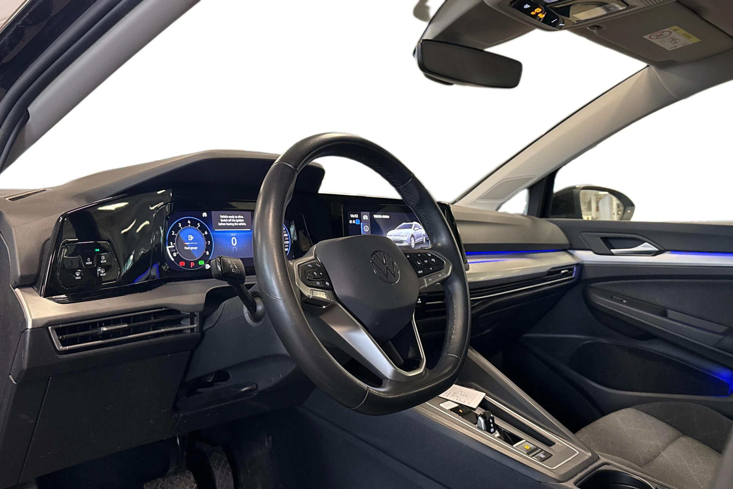 musta Volkswagen Golf 2024 kuva 3.