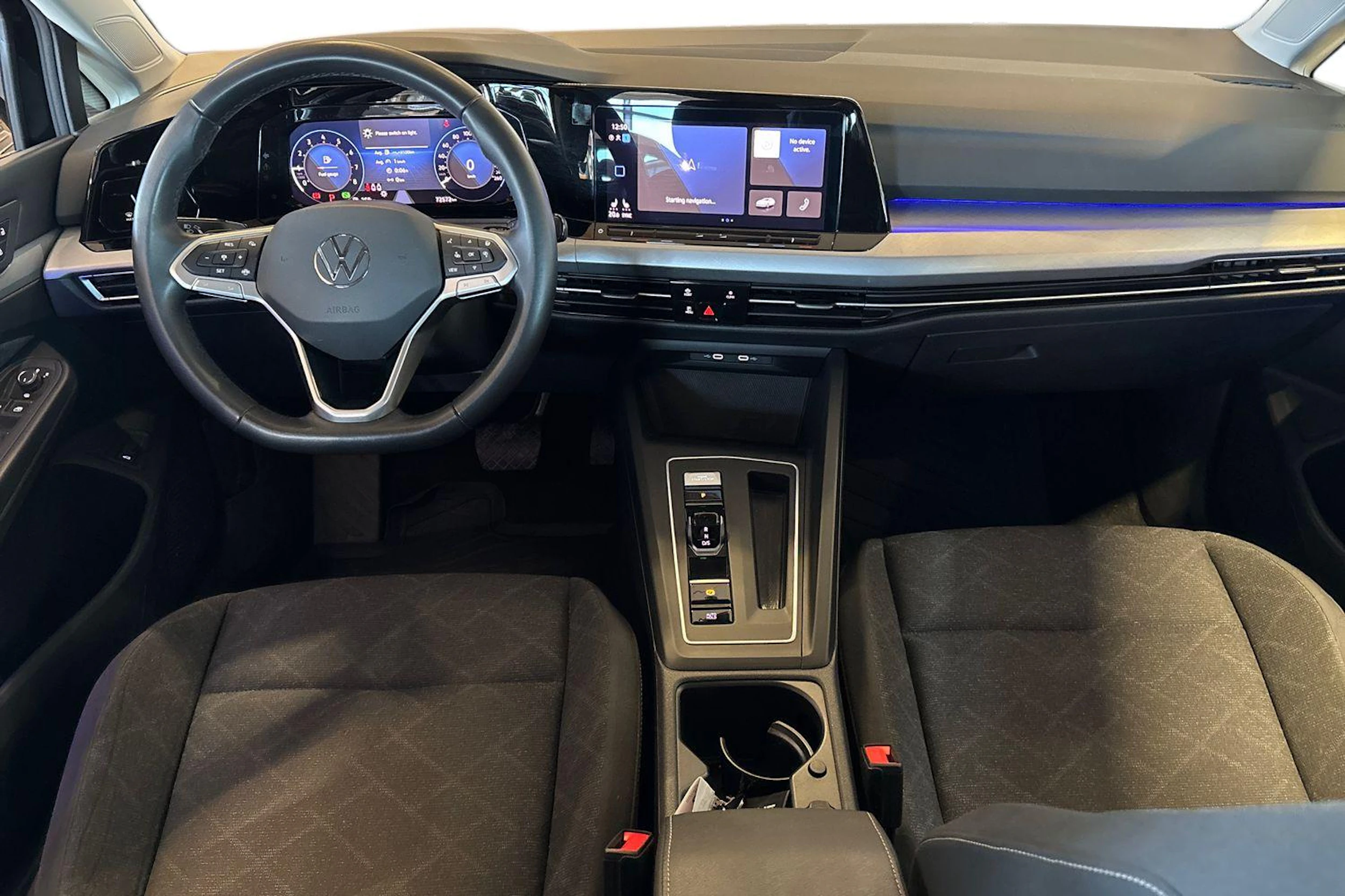 musta Volkswagen Golf 2024 kuva 9.
