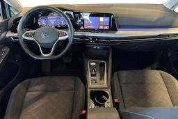 musta Volkswagen Golf 2024 kuva 9.