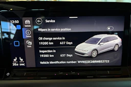 musta Volkswagen Golf 2024 kuva 16.