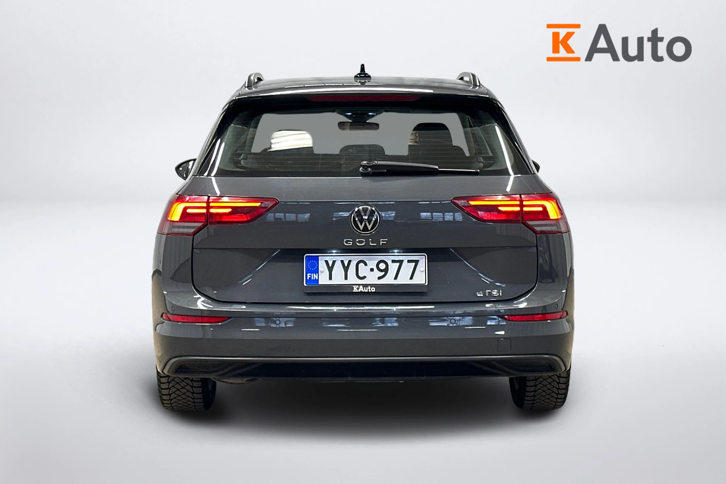 harmaa Volkswagen Golf 2024 kuva 4.