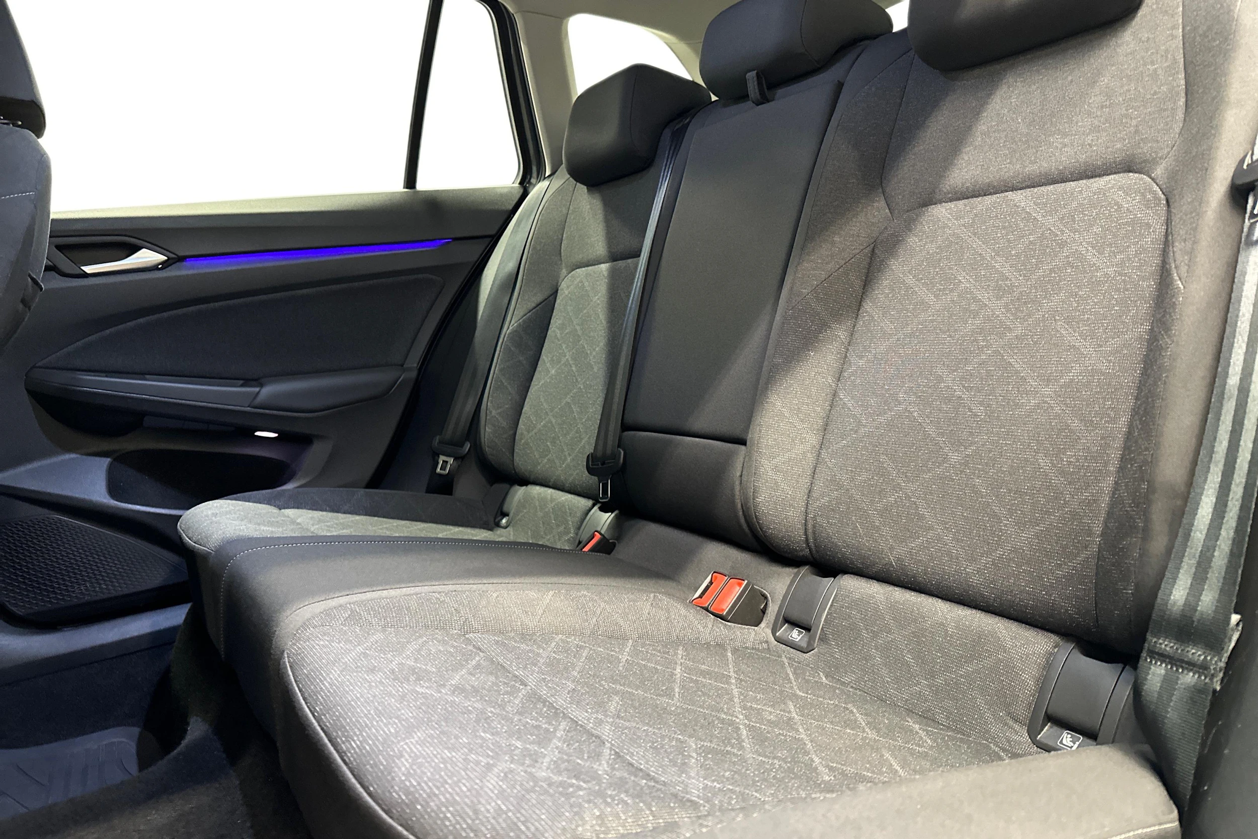 harmaa Volkswagen Golf 2024 kuva 11.