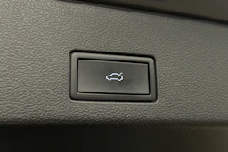 harmaa Volkswagen Golf 2024 kuva 18.