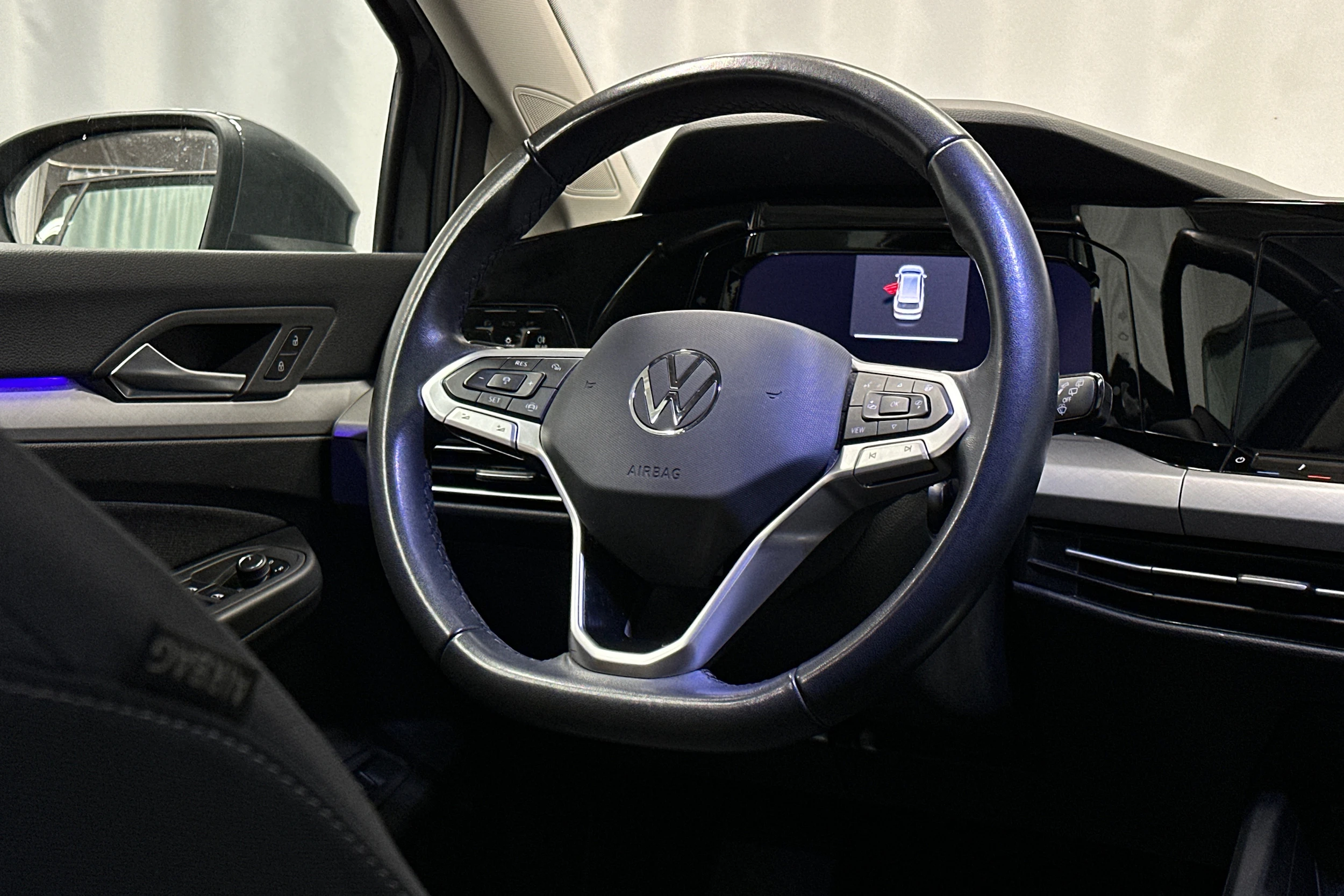 harmaa Volkswagen Golf 2024 kuva 19.