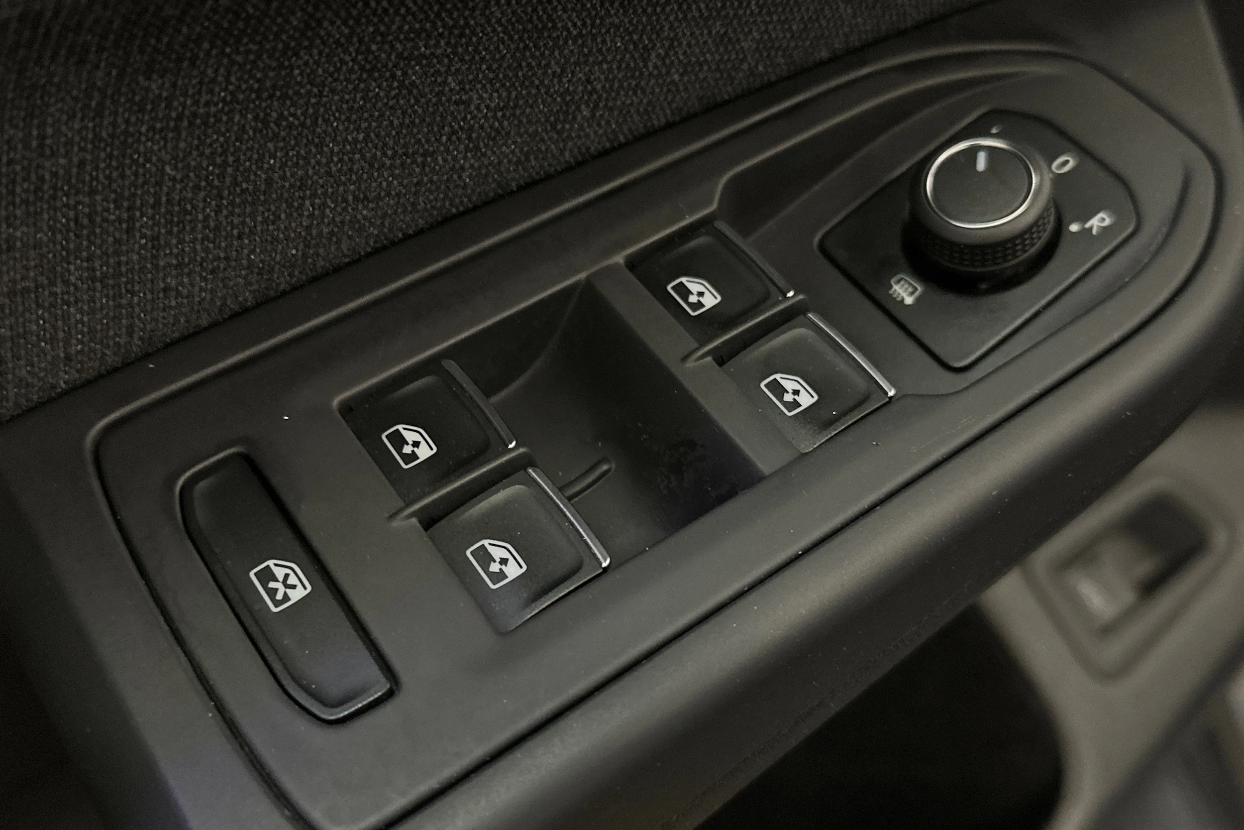 harmaa Volkswagen Golf 2024 kuva 20.