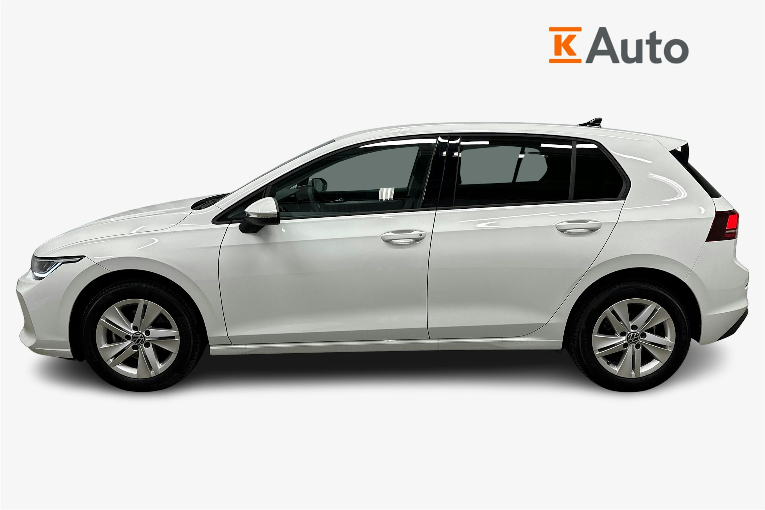 valkoinen Volkswagen Golf 2025 kuva 6.