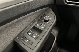 valkoinen Volkswagen Golf 2025 kuva 17.