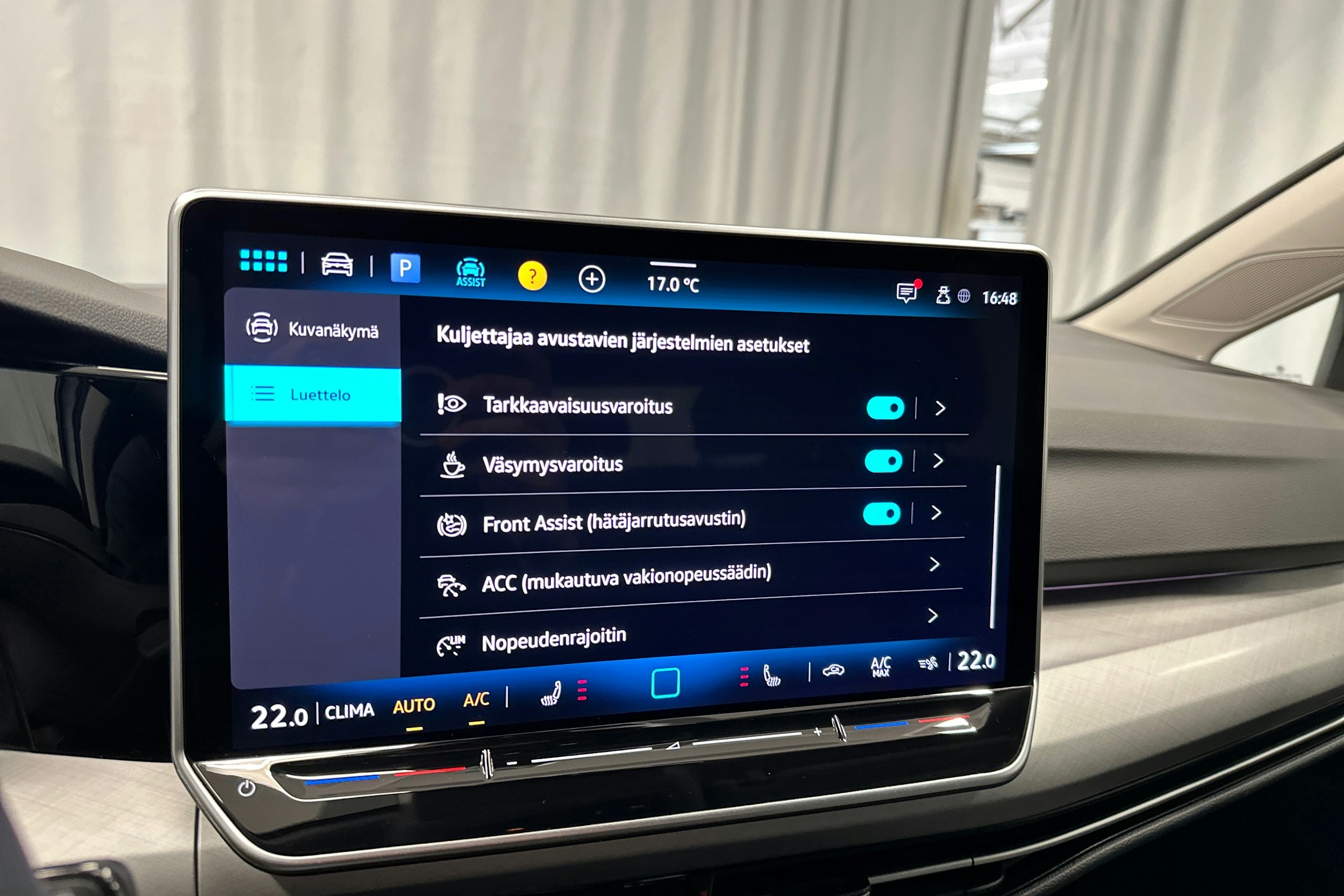 valkoinen Volkswagen Golf 2025 kuva 21.