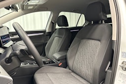 valkoinen Volkswagen Golf 2025 kuva 26.