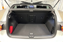 valkoinen Volkswagen Golf 2025 kuva 27.