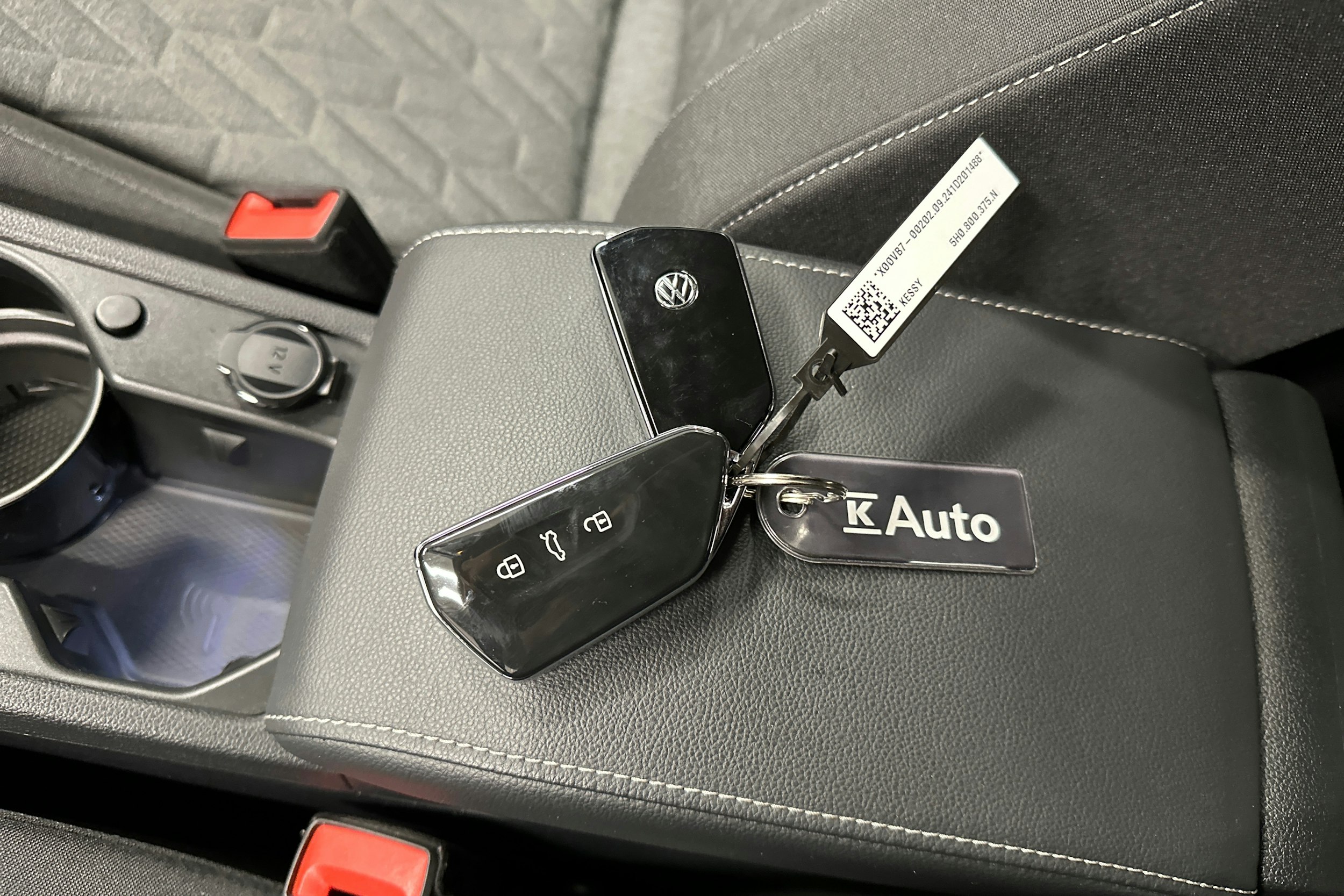 valkoinen Volkswagen Golf 2025 kuva 28.