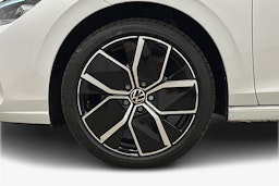 valkoinen Volkswagen Golf 2025 kuva 11.