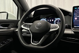 valkoinen Volkswagen Golf 2025 kuva 18.