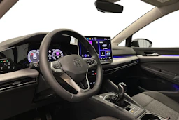 musta Volkswagen Golf 2025 kuva 8.