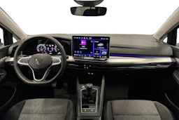 musta Volkswagen Golf 2025 kuva 9.