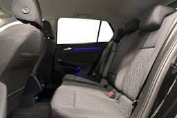 musta Volkswagen Golf 2025 kuva 11.