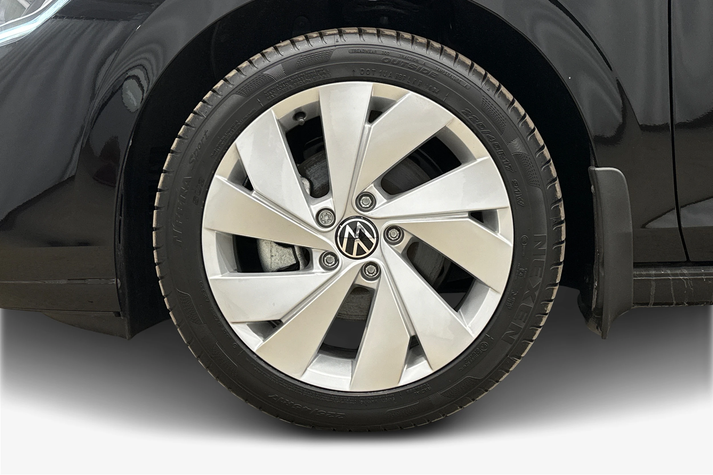 musta Volkswagen Golf 2025 kuva 12.