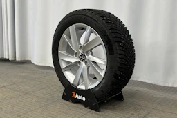 musta Volkswagen Golf 2025 kuva 13.