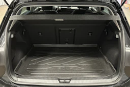 musta Volkswagen Golf 2025 kuva 15.