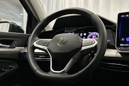 musta Volkswagen Golf 2025 kuva 18.