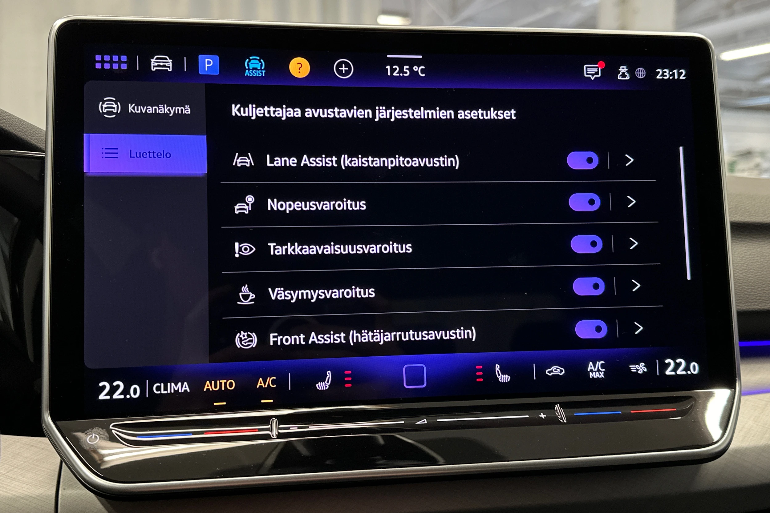 musta Volkswagen Golf 2025 kuva 23.