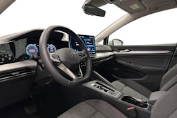valkoinen Volkswagen Golf 2025 kuva 7.