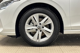 valkoinen Volkswagen Golf 2025 kuva 11.