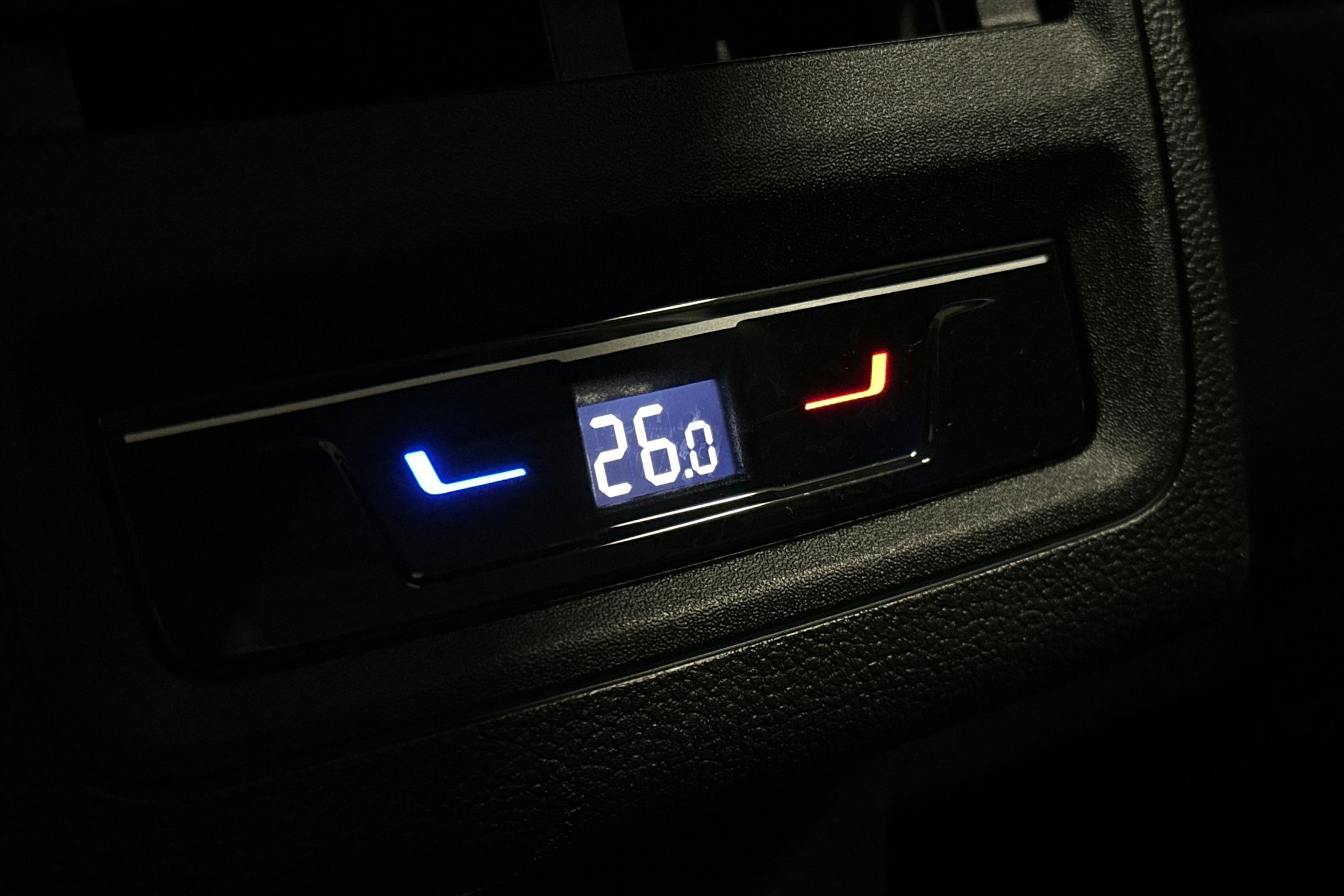 valkoinen Volkswagen Golf 2025 kuva 15.