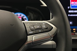 valkoinen Volkswagen Golf 2025 kuva 19.