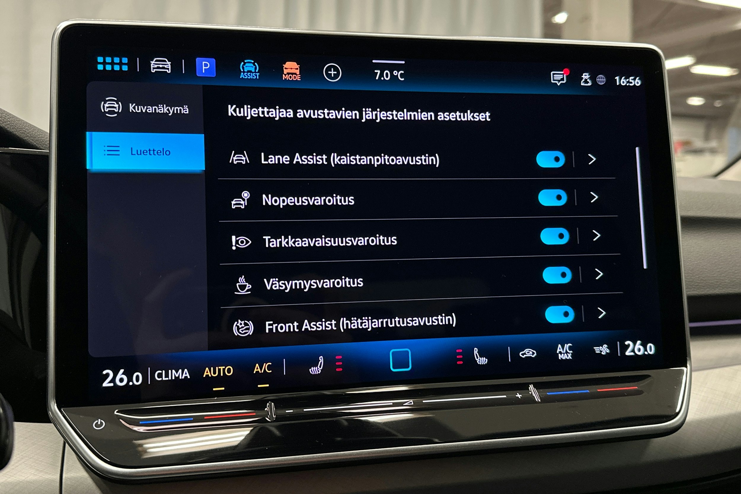 valkoinen Volkswagen Golf 2025 kuva 22.