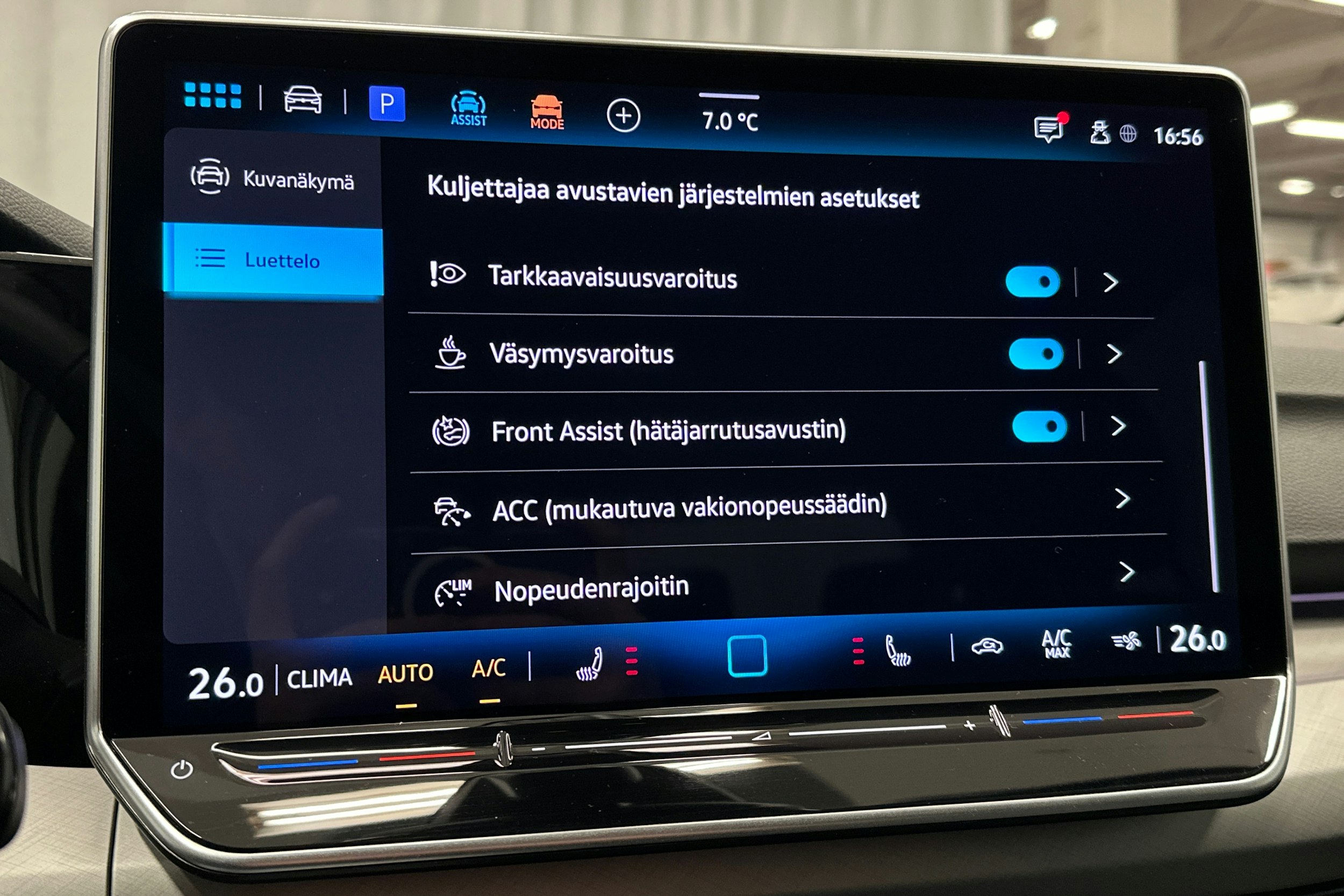 valkoinen Volkswagen Golf 2025 kuva 23.