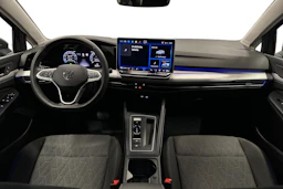 sininen Volkswagen Golf 2025 kuva 9.