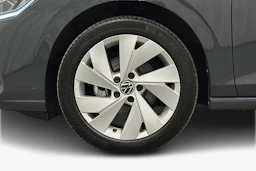 sininen Volkswagen Golf 2025 kuva 12.