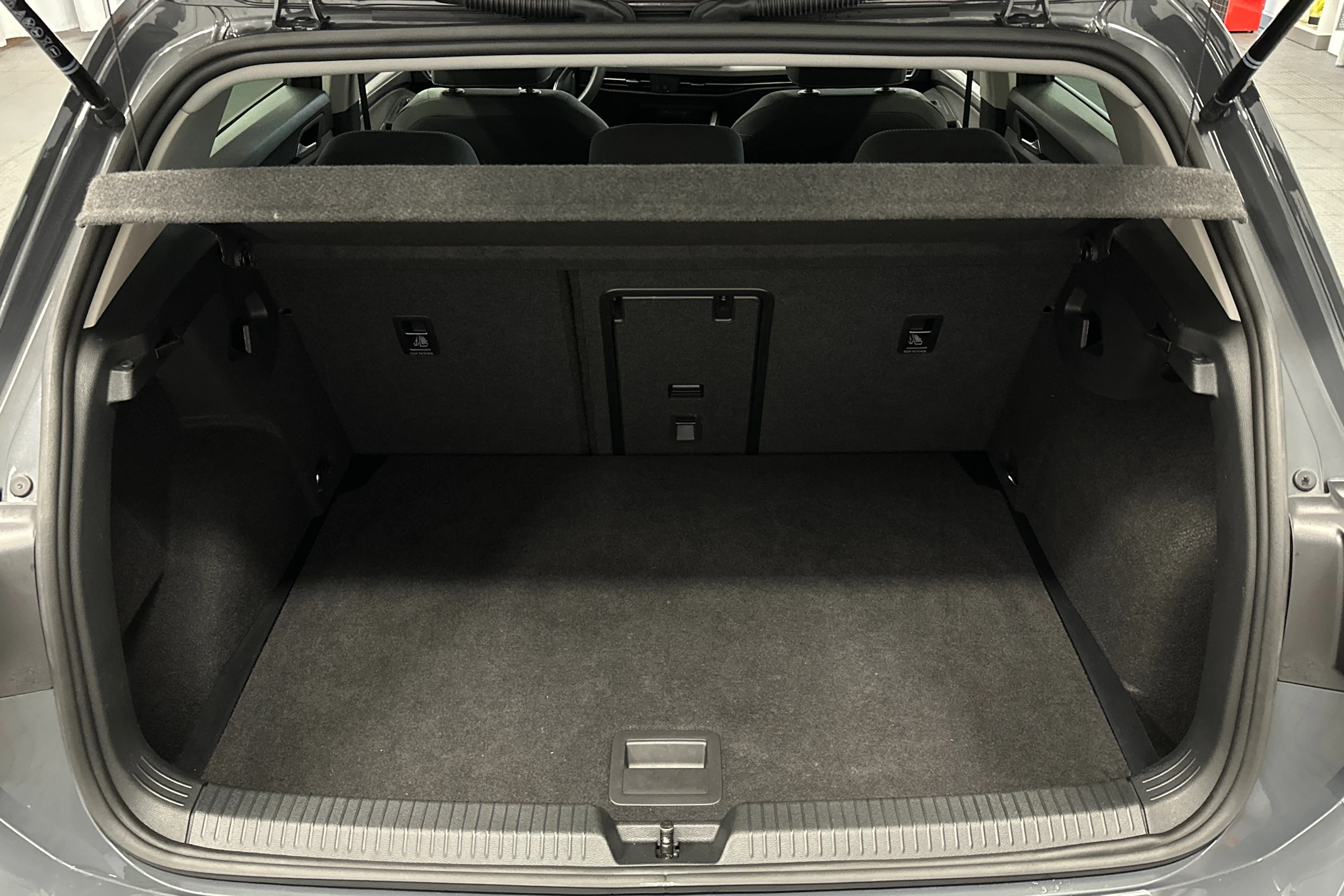 sininen Volkswagen Golf 2025 kuva 15.