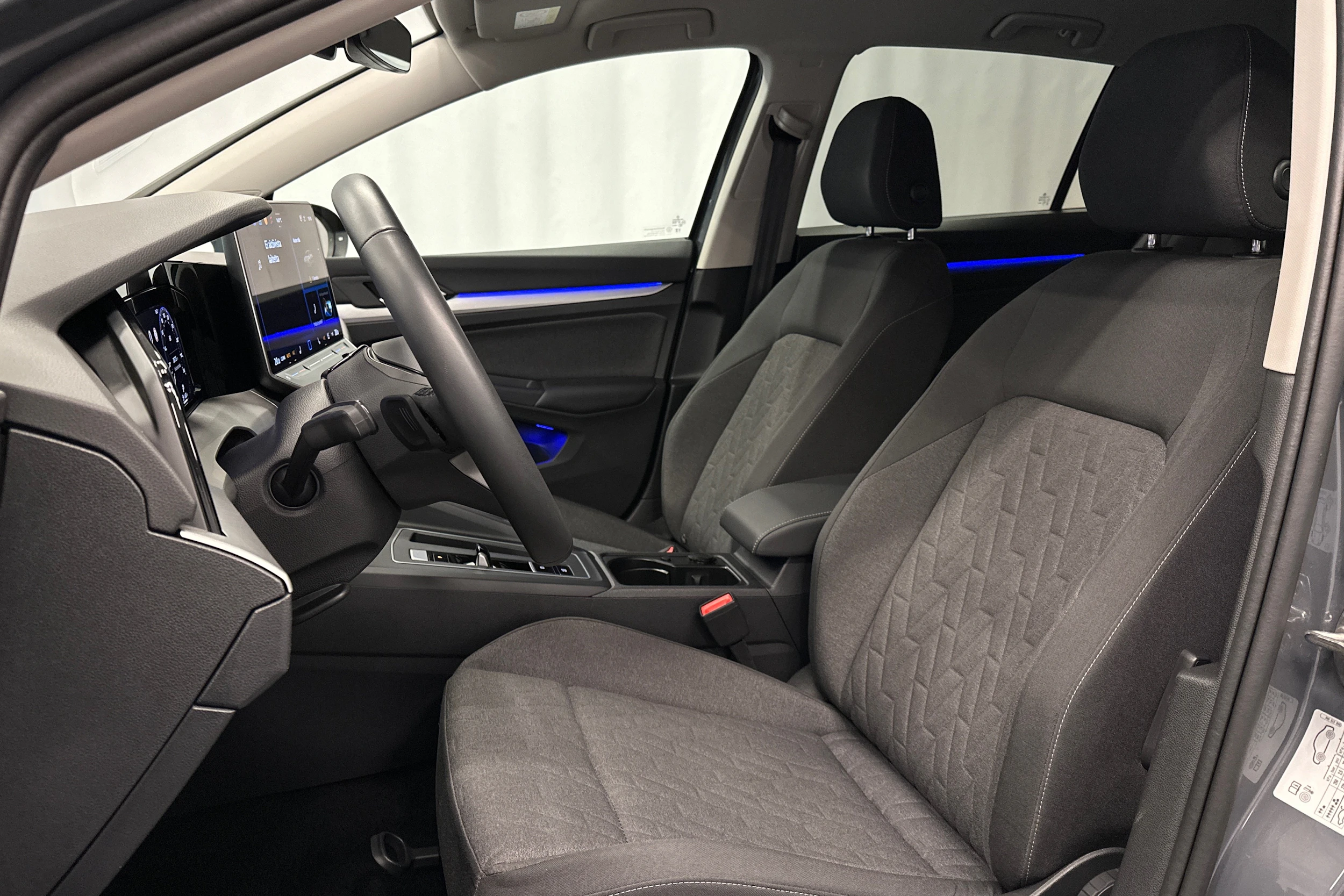 sininen Volkswagen Golf 2025 kuva 17.