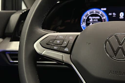 sininen Volkswagen Golf 2025 kuva 19.