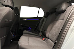 sininen Volkswagen Golf 2025 kuva 11.