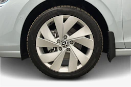 sininen Volkswagen Golf 2025 kuva 12.