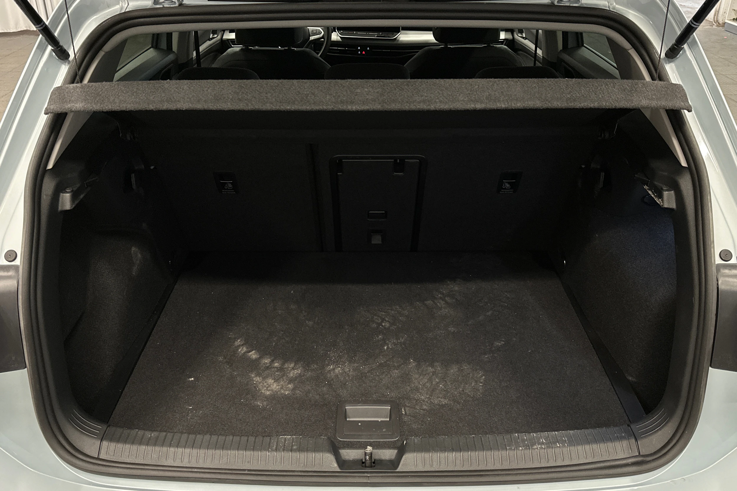 sininen Volkswagen Golf 2025 kuva 15.