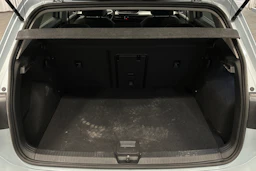 sininen Volkswagen Golf 2025 kuva 15.