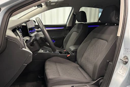 sininen Volkswagen Golf 2025 kuva 17.