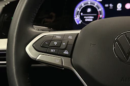 sininen Volkswagen Golf 2025 kuva 19.