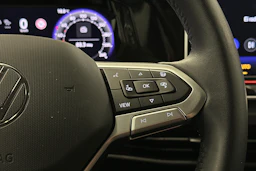sininen Volkswagen Golf 2025 kuva 20.