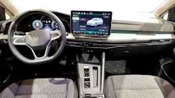 sininen Volkswagen Golf 2025 kuva 4.